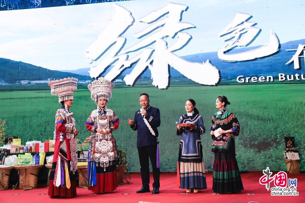 助力凉山脱贫 "县长带货助脱贫•绿色川货进万家"直播活动在西昌开启